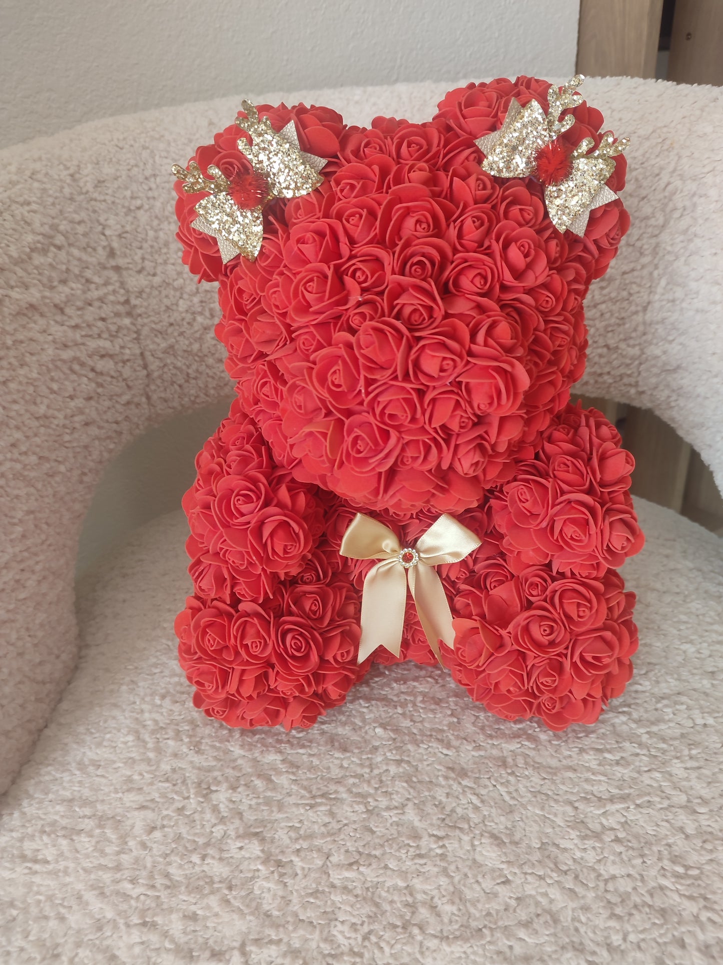 Ourson en roses artificielles
