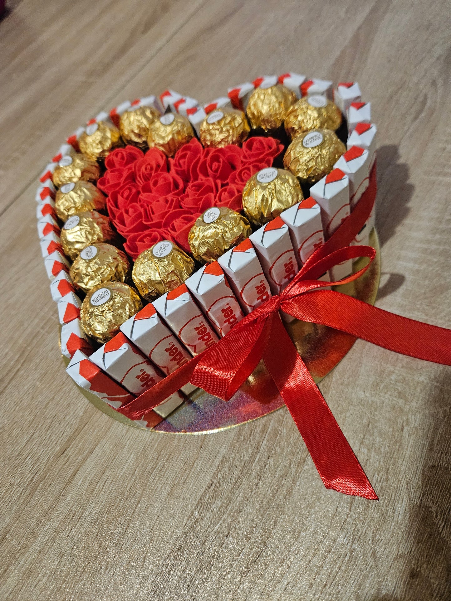 Gâteau kinder 20 cm avec fleurs