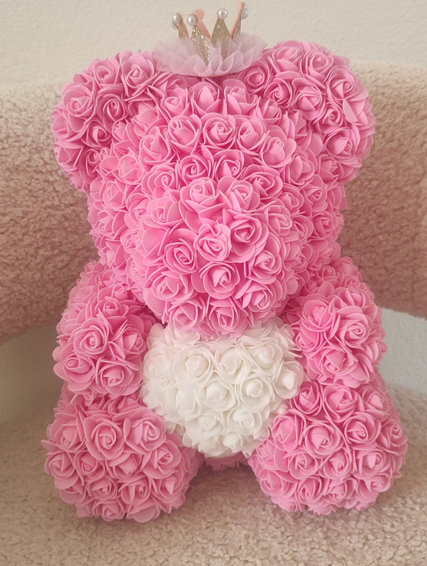 Ourson en roses artificielles